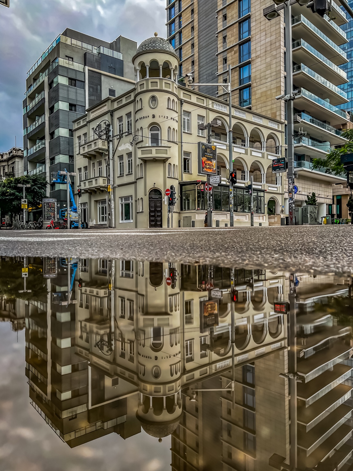 Two Centuries, One Puddle — יצירת צילום אמנותי מאת ערן ירושלמי, ערן צ׳יף (CHIEF)